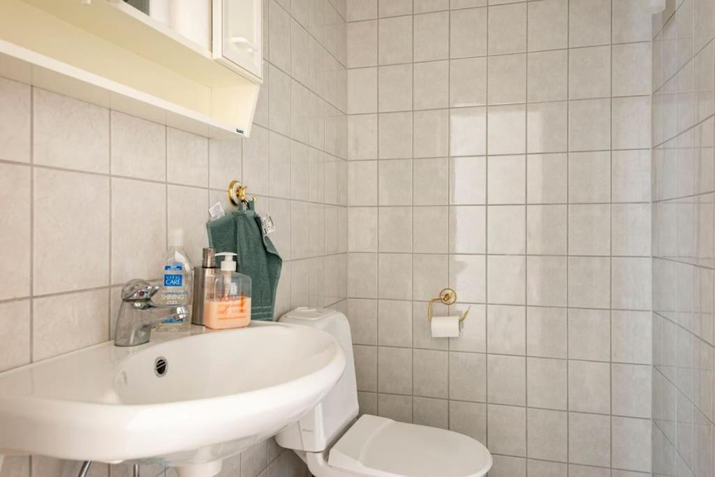 スンドビュベリLaegenhet I Ett Hus Egen Ingangアパートメント エクステリア 写真