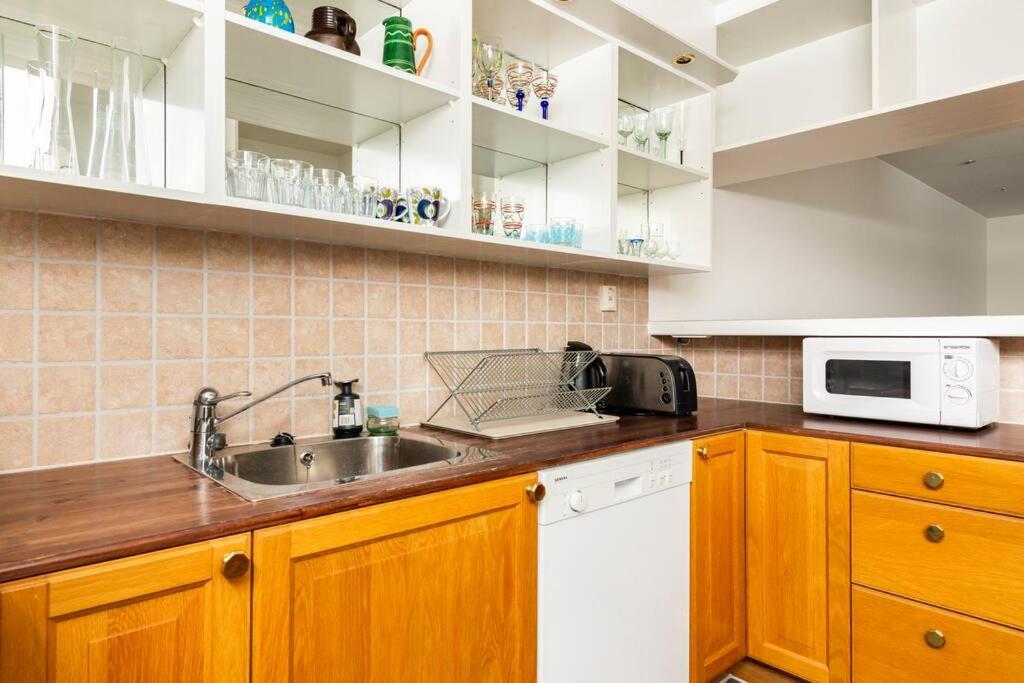 スンドビュベリLaegenhet I Ett Hus Egen Ingangアパートメント エクステリア 写真